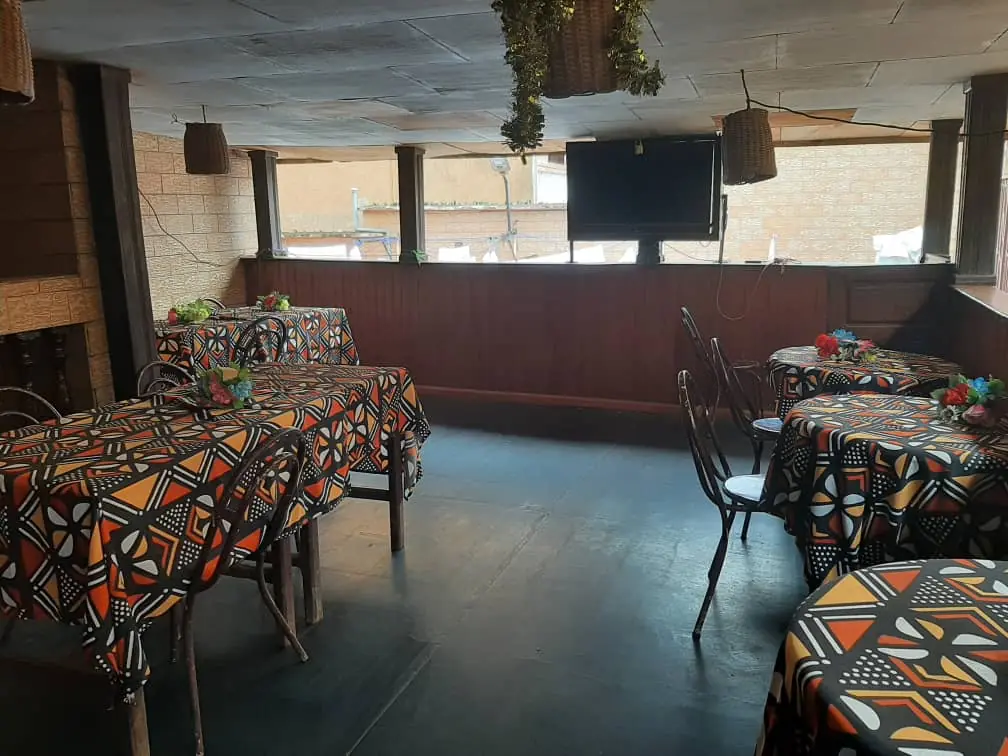 Boucarou GAMO Hôtel — espace convivial africain